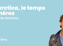 Fond bleu ciel avec l’écriture blanche