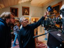 Directors are watching footage on the camera in the set. © Panenka en Ilias Van Bambost